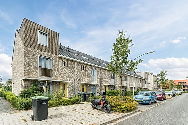 homes for rent on Jan van Goyenstraat 2