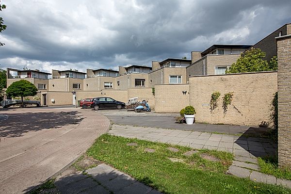 free-sector-houses for rent on Lonnekerstraat 21